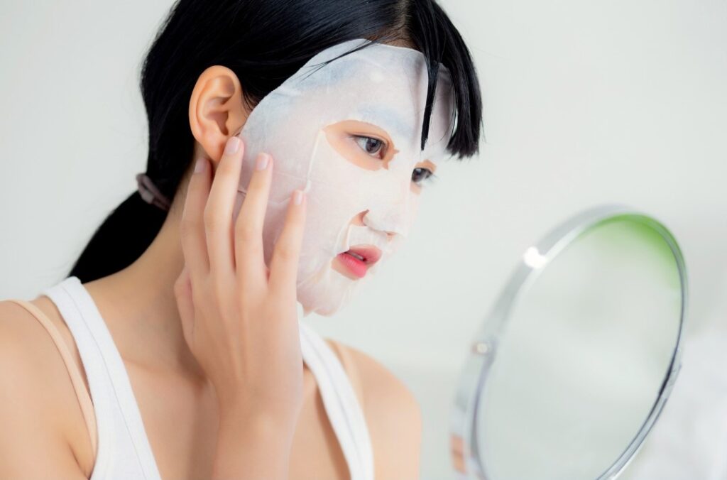 woman doing facial mask