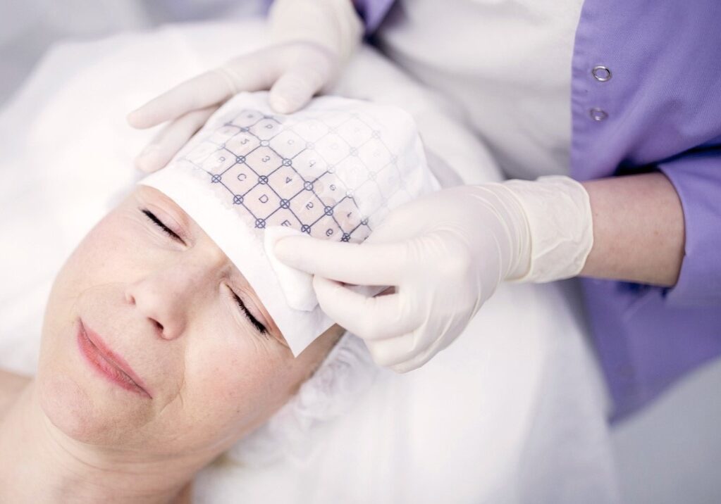 doctor preparing for thermage treatment on woman's forehead