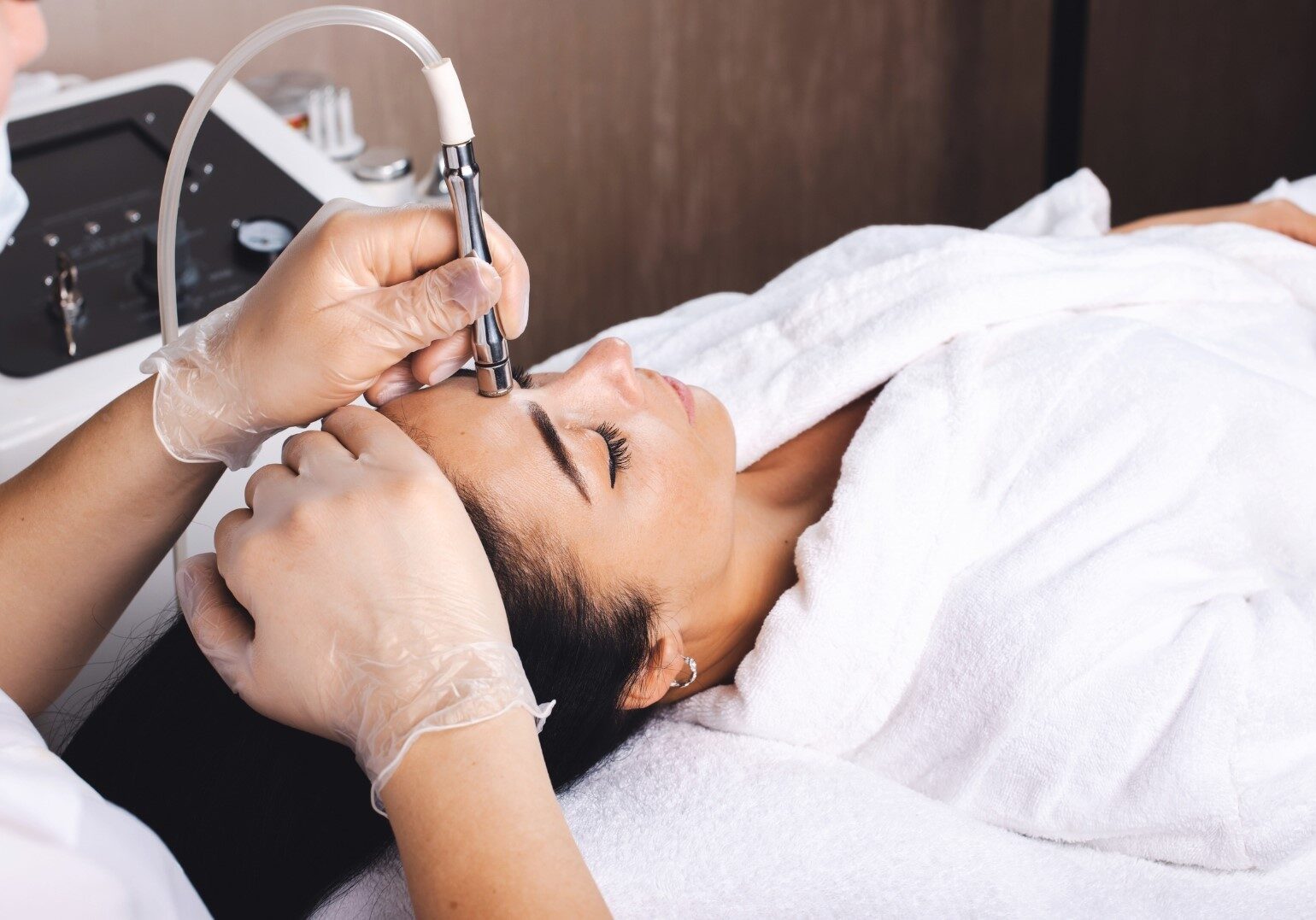 woman doing pro glow procedure