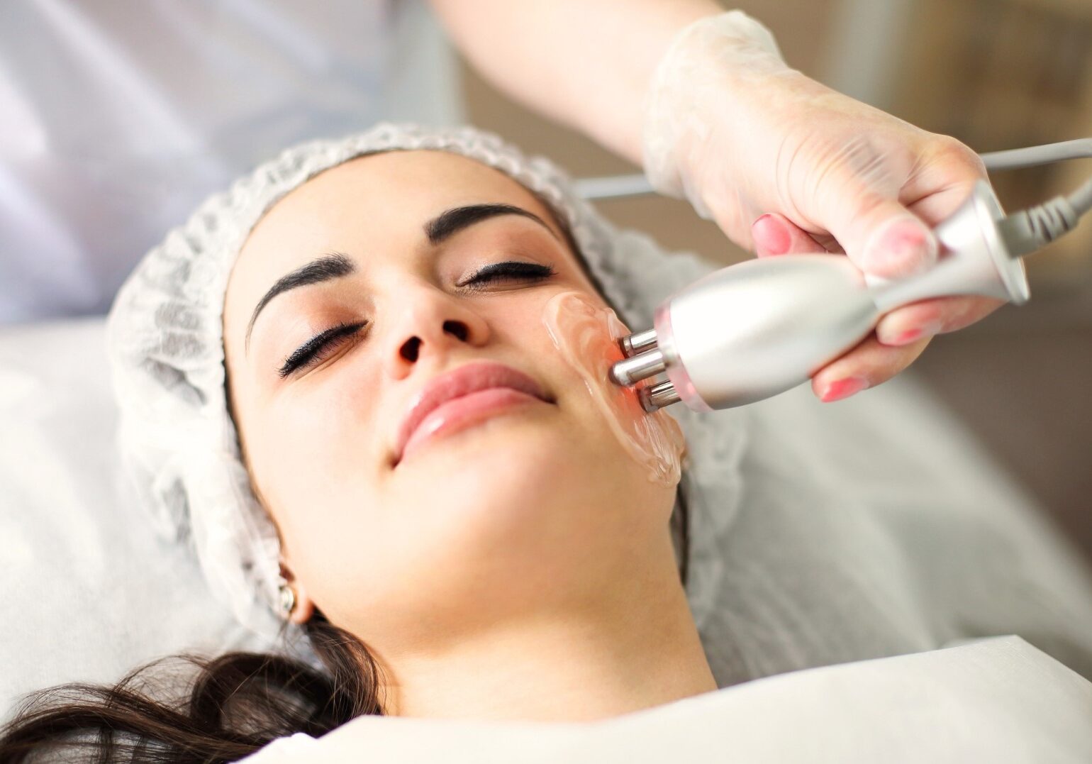 woman undergoing aqua glow treatment