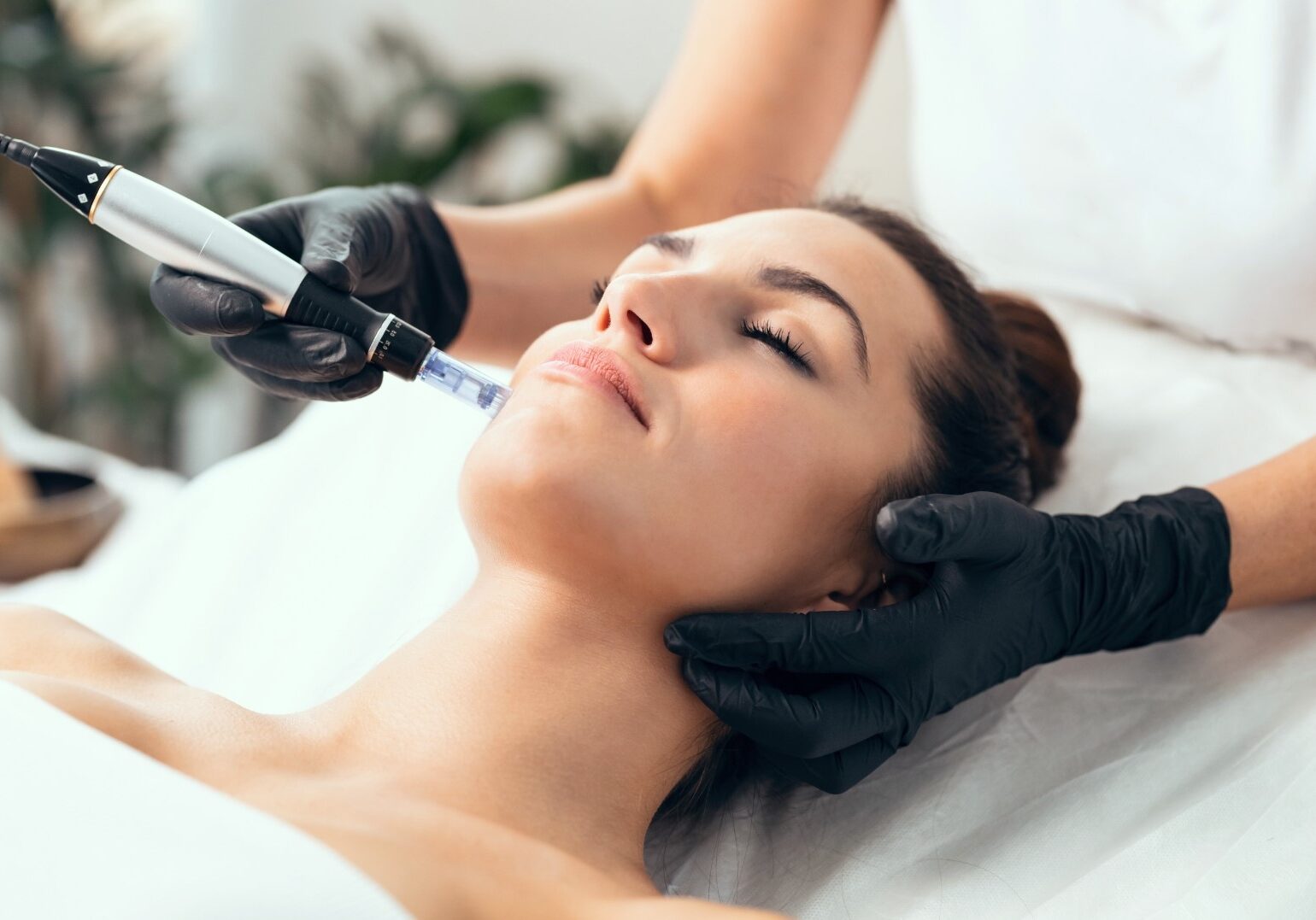 woman doing venus viva treatment